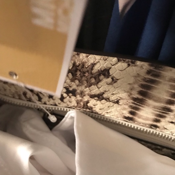 MK Fulton NWT..♥️FREE WRISTLET♥️ - Picture 5 of 7